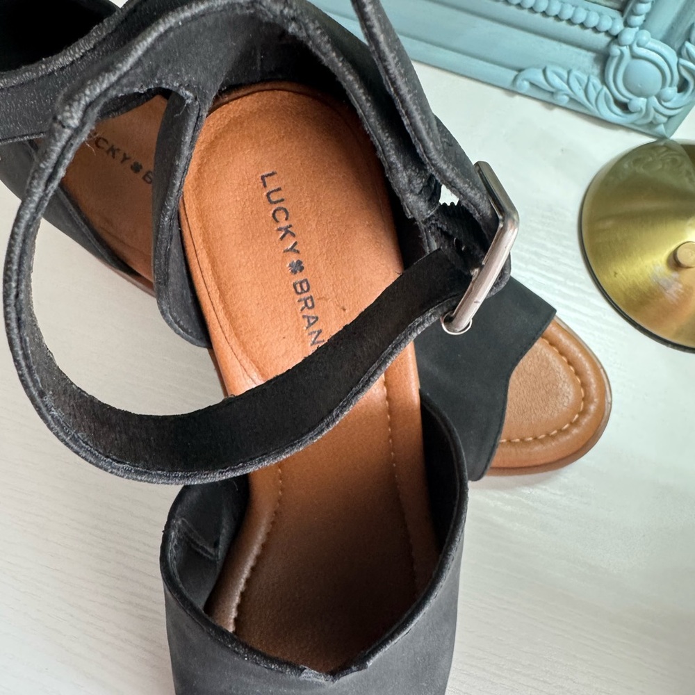 Lucky Brand black navy Open-Toe Sandals w ankle buckle. Comfortable & versatile. - Picture 6 of 8